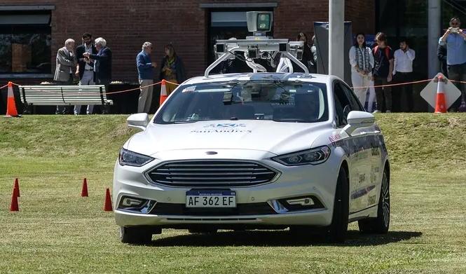 LINAR software (Argentina) allows the car to become autonomous