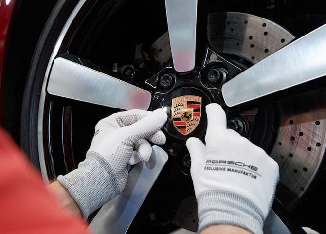 The Porsche Crest